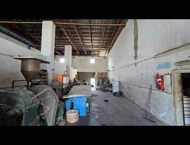 1,550M² WAREHOUSE FOR SALE IN EASTLEIGH